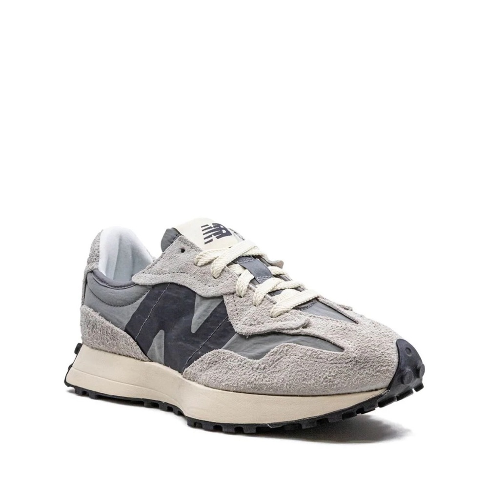 New Balance 327 Low Top Sneakers